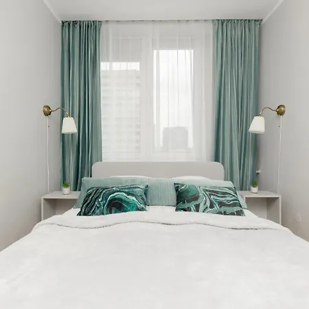 Cozy Two-bedroom Mokotow By Renters شقة وارسو