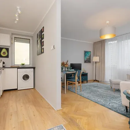 Cozy Two-bedroom Mokotow By Renters شقة وارسو