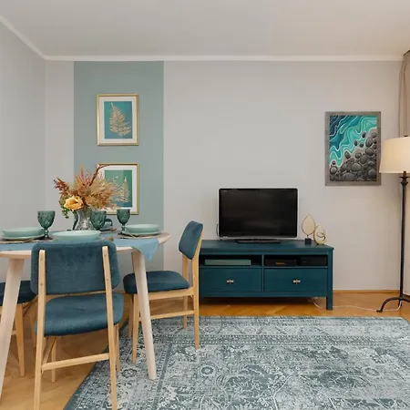 Cozy Two-bedroom Mokotow By Renters Varsóvia