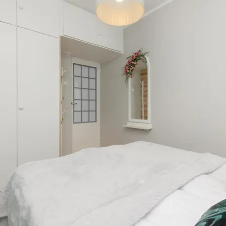 Cozy Two-bedroom Mokotow By Renters Apartmán
